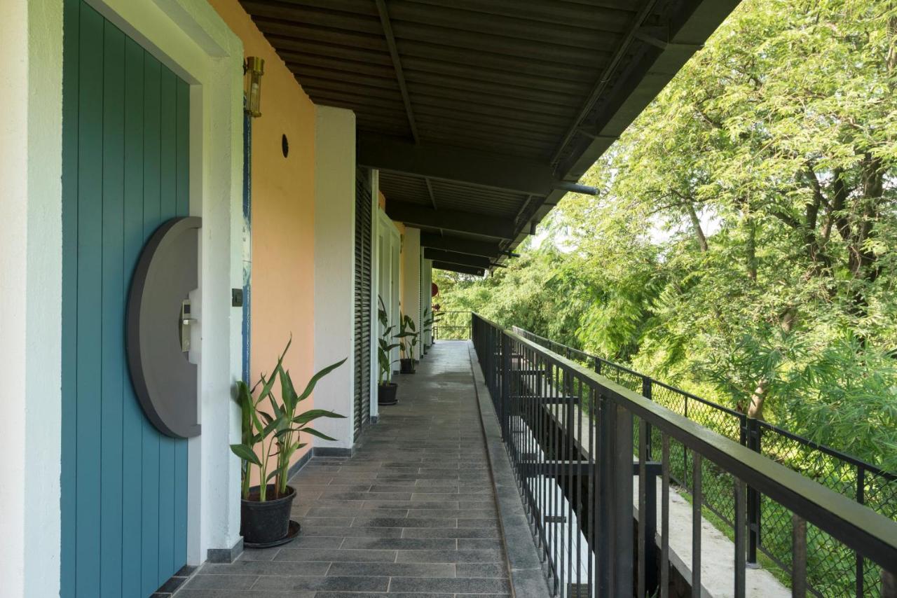 East India House Hotell Gorai Exteriör bild